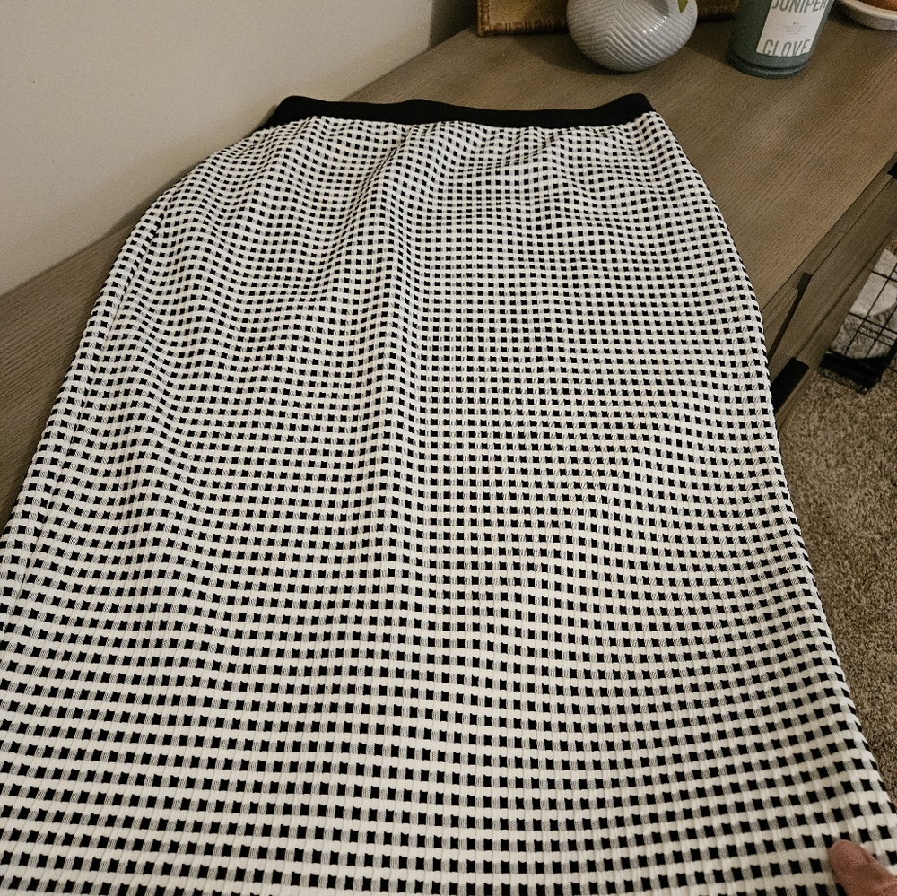 Alfani b/w pencil skirt L